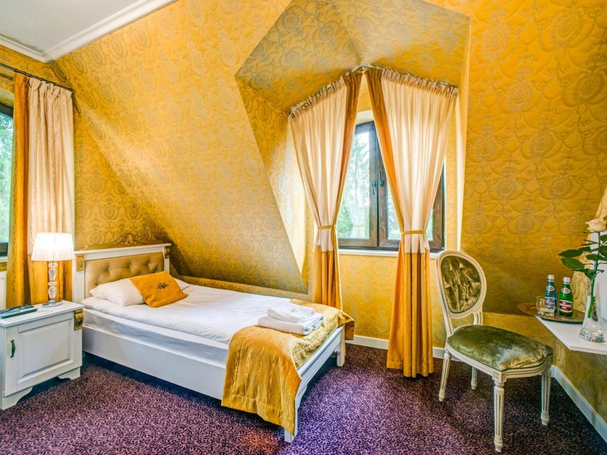 Royal Palace Centrum Bankietowe Sanok Dış mekan fotoğraf
