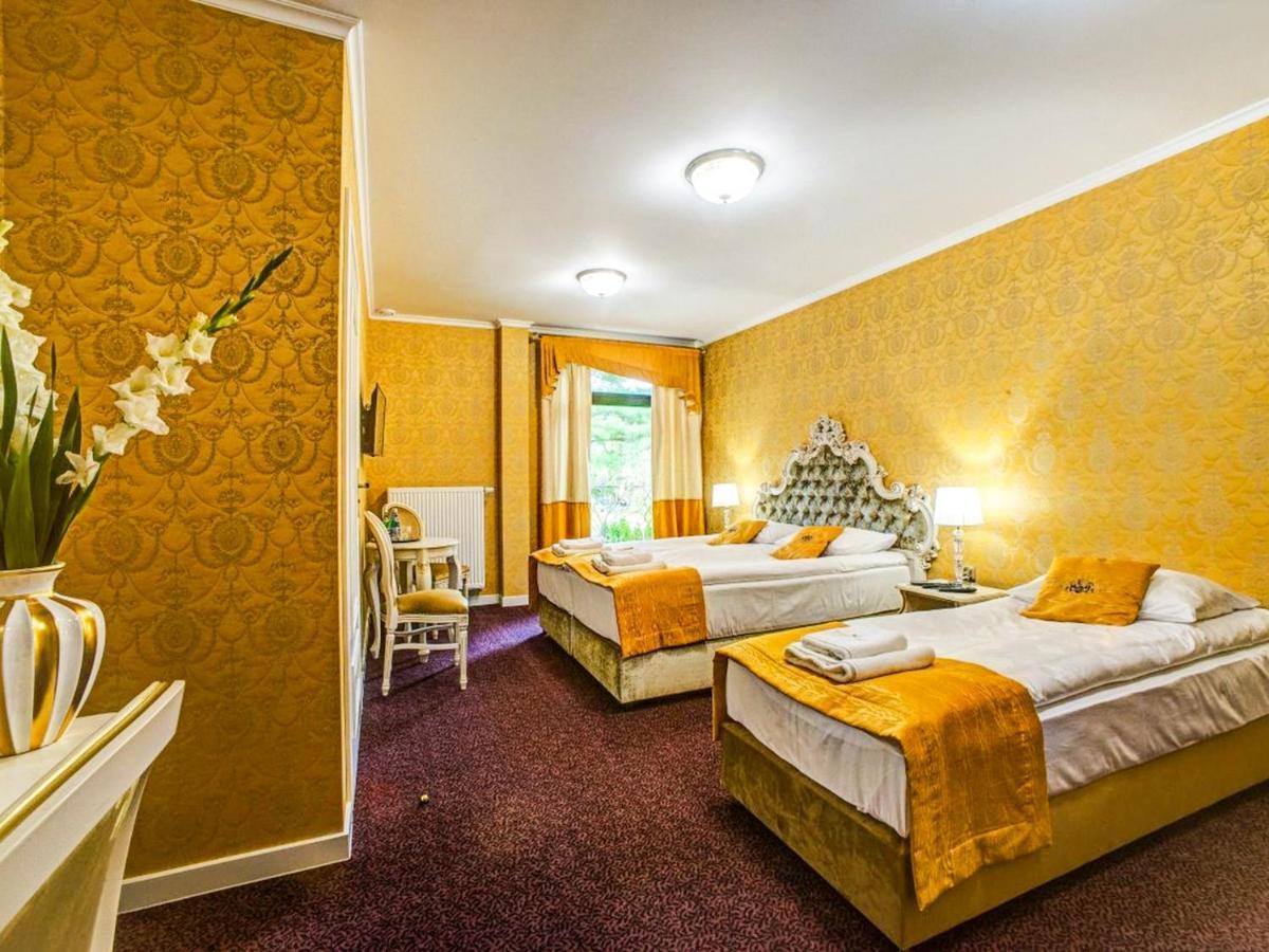 Royal Palace Centrum Bankietowe Sanok Dış mekan fotoğraf