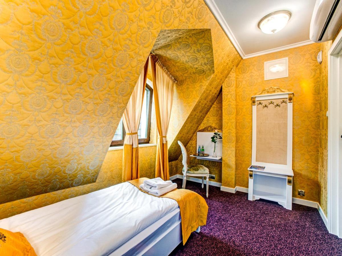 Royal Palace Centrum Bankietowe Sanok Dış mekan fotoğraf